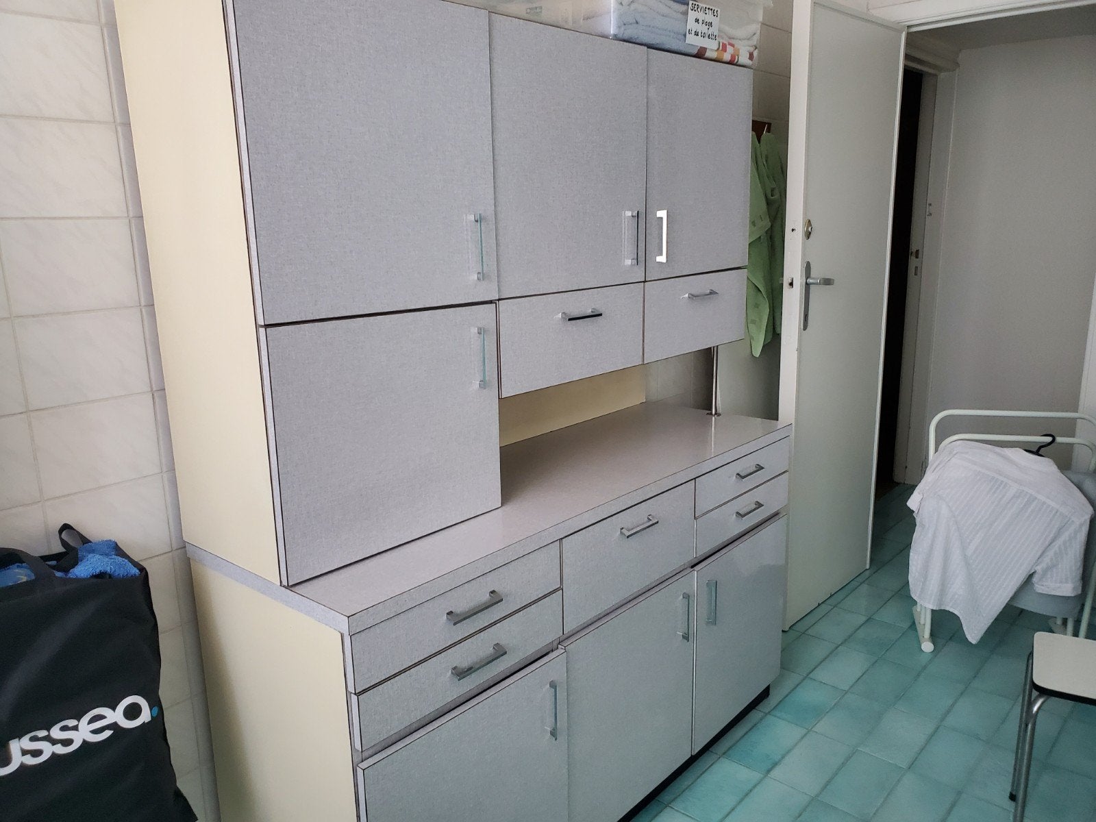 Armoire, tabourets, table en formica vintage, Huis en Inrichting, Kasten | Overige, Ophalen