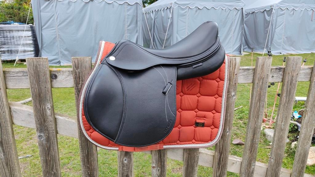 Nieuw prestige Skyward 16 inch springzadel zwart, Dieren en Toebehoren, Ophalen, Nieuw, Springen