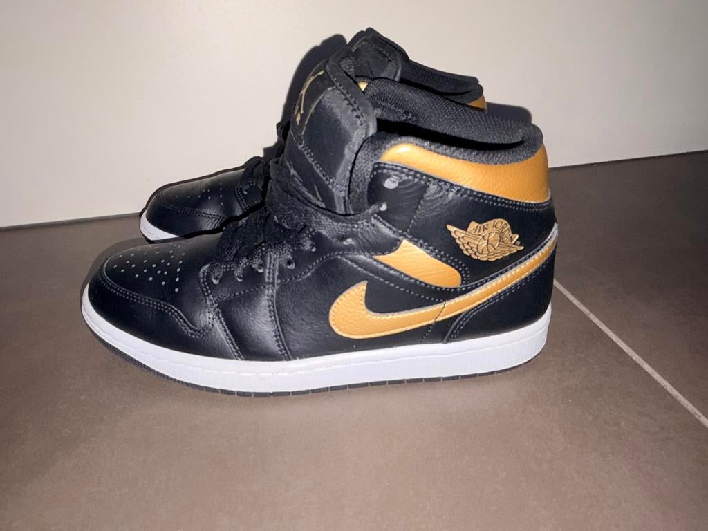 Nike Air Jordan 1 Mid Black Metallic Gold, Vêtements | Hommes, Chaussures, Enlèvement ou Envoi, Comme neuf, Baskets, Noir