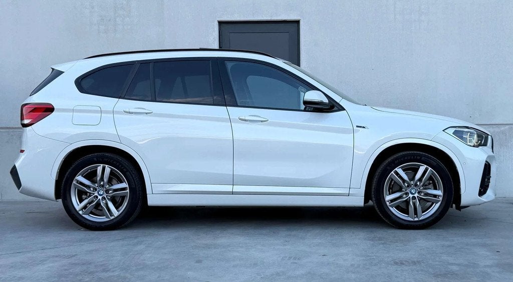 BMW X1 PHEV xDrive *M-pack*Head-up*Trekhaak*Pano*Carplay*Led, Auto's, Gebruikt, Wit, Leder, 5 zetels