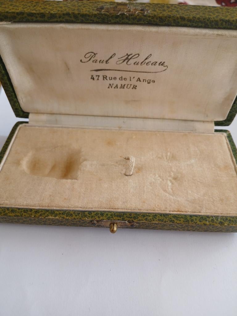 Ciseaux, Bijoux, Sacs & Beauté, Colliers, Enlèvement, Comme neuf, Gris, Autres matériaux