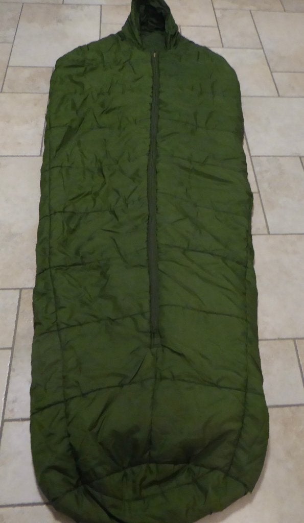 Sac de couchage vert uni à capuche « Seyntex », Enlèvement, Comme neuf