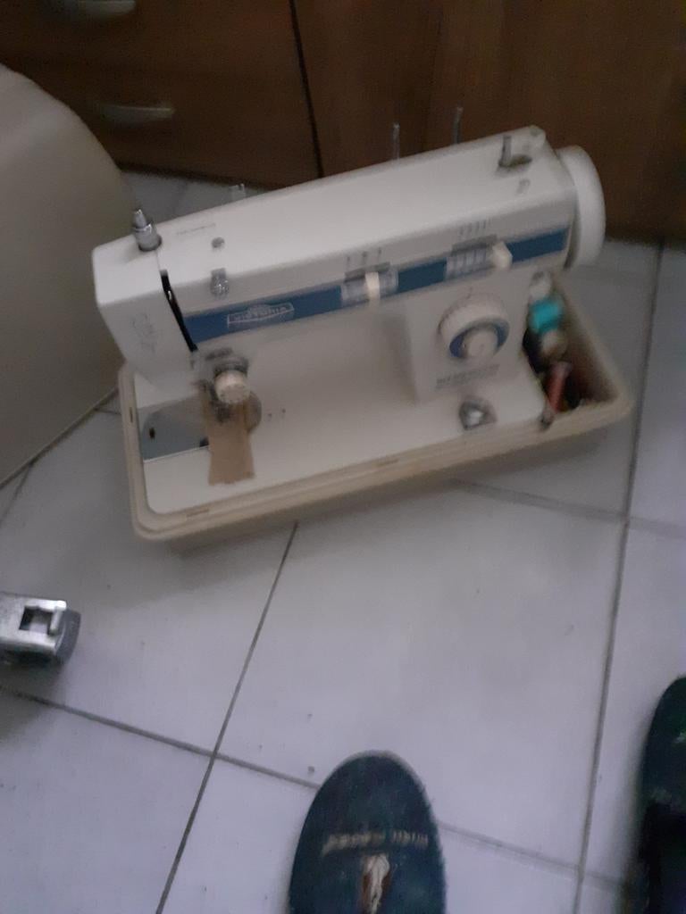 Naaimachines, Hobby en Vrije tijd, Ophalen, Zo goed als nieuw, Naaimachine