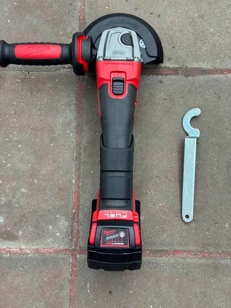 Milwaukee M18 FUEL haakse slijper 125 mm – Zeer goede staat, Doe-het-zelf en Bouw, Gereedschap | Slijpmachines, Ophalen, Zo goed als nieuw