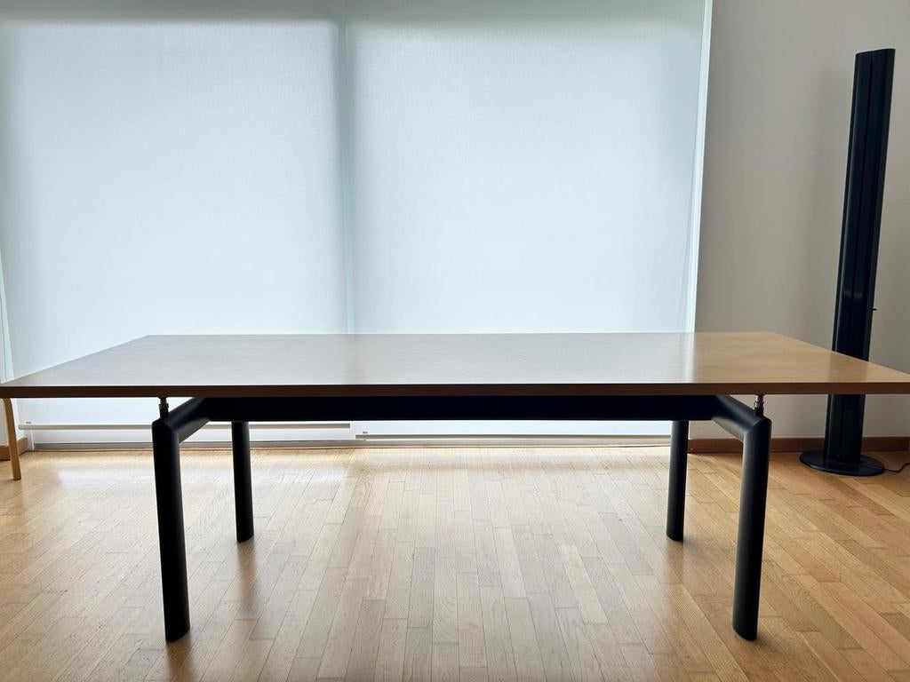 LC6 eettafel van Le Corbusier (Cassina), Huis en Inrichting, Ophalen, Gebruikt, 200 cm of meer, 50 tot 100 cm