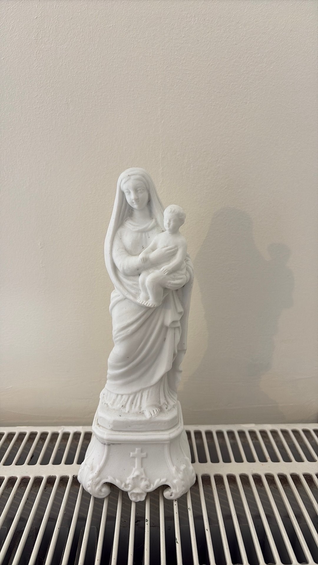 Statuette religieuse ancienne Vierge à l'Enfant (1880-1920), Enlèvement ou Envoi, Utilisé