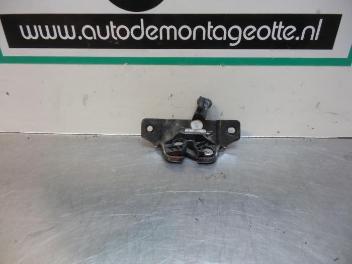 Mécanique de verrouillage couvercle coffre d'un Peugeot 406, -, Utilisé, -, Peugeot