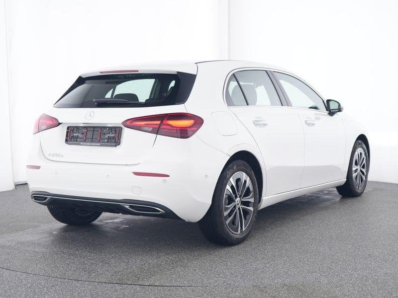 Mercedes-Benz A-klasse 250 e Hatchback Luxury Line | Verwarm, Auto's, Stof, Gebruikt, Zwart, 16 kWh