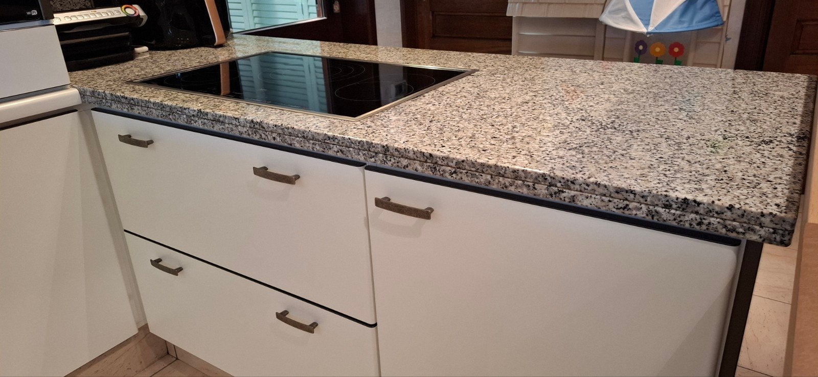 keuken met granieten werkblad, Huis en Inrichting, Keuken | Complete keukens, Ophalen, Wit, Graniet of Steen, Zo goed als nieuw