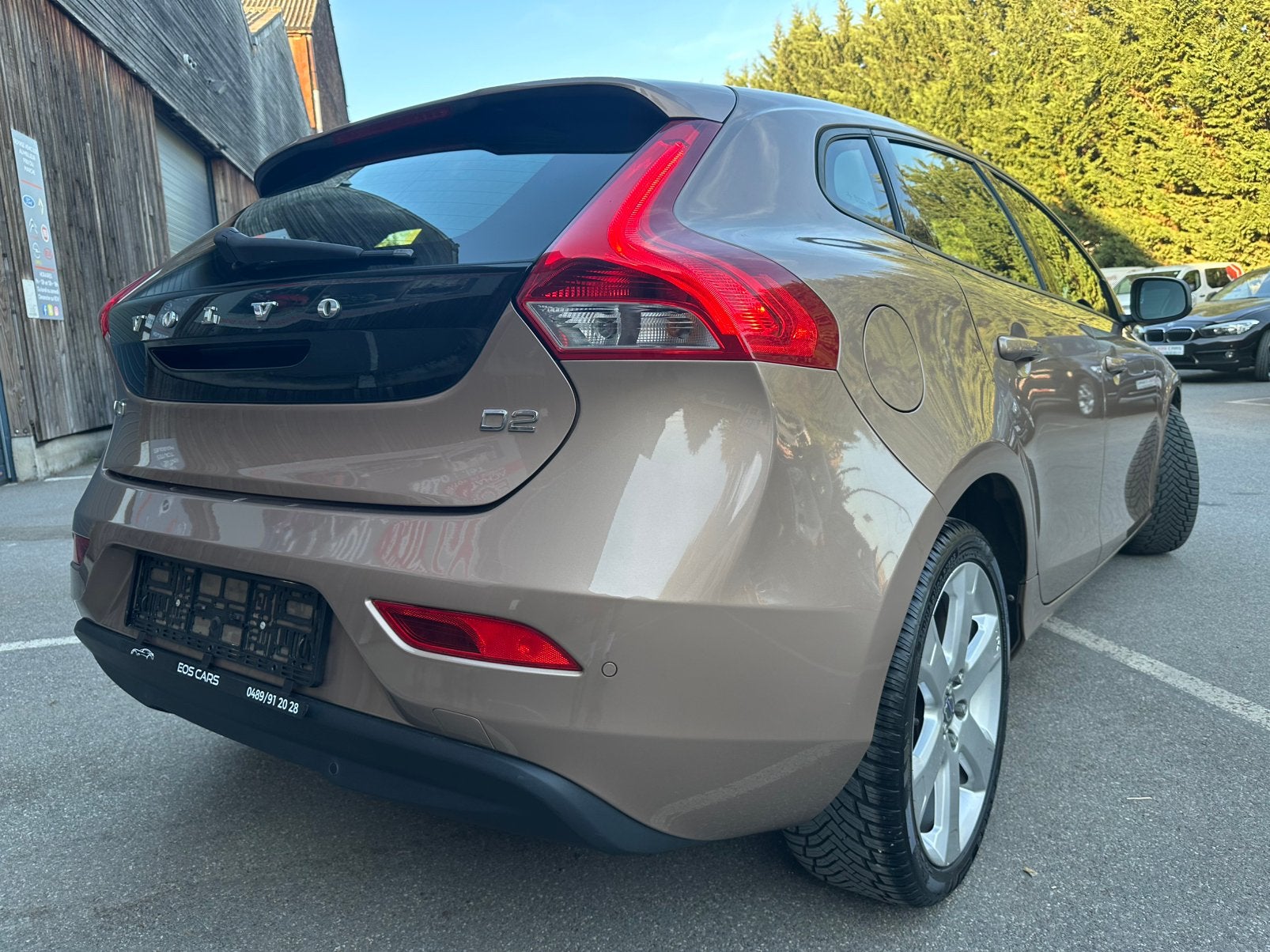 VOLVO V40 2016 125 000KLM GPS RADAR GARANTIE 12 MOIS, Auto's, 1965 cc, Bedrijf, 5 deurs, V40