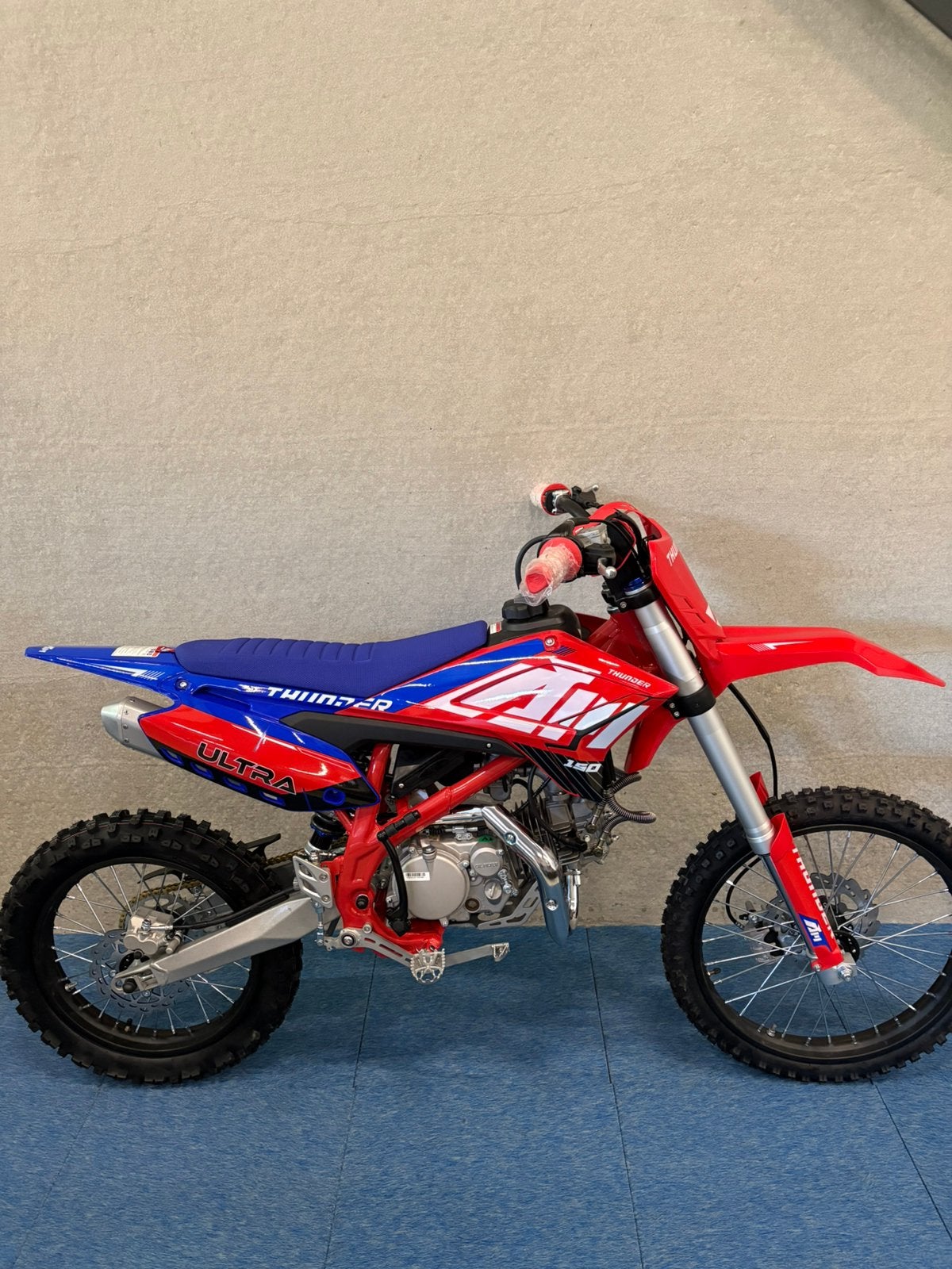 Nieuwe Apollo Thunder 150CC pitbike / crossmotor/ 4-takt, Motoren, Ophalen