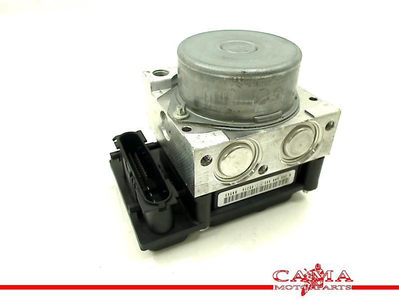 BLOC ABS (FREINS ANTI-BLOCAGE) VFR 1200 F (VFR1200 + DCT), Dhr. S. di Majo, Utilisé, Info@cama-motorparts.nl, P.J. Troelstraweg 8 8
3144 CX  MAASSLUIS, NL