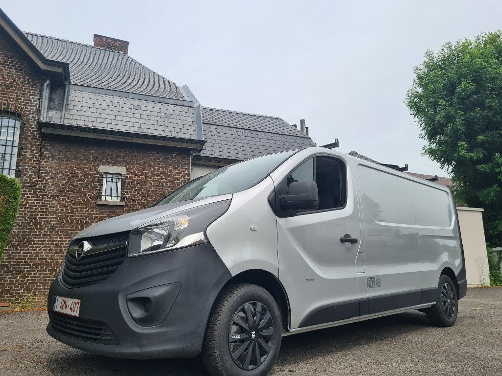 opel vivaro 1.6 long chassis prete a l immatriculation, 3 places, 5 portes, Particulier, Tissu