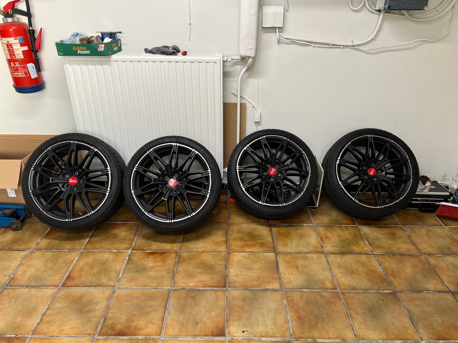 Nieuwe velgen + banden (TPMS Sensoren), Auto-onderdelen, Banden en Velgen, 245 mm, Banden en Velgen, Nieuw, Personenwagen