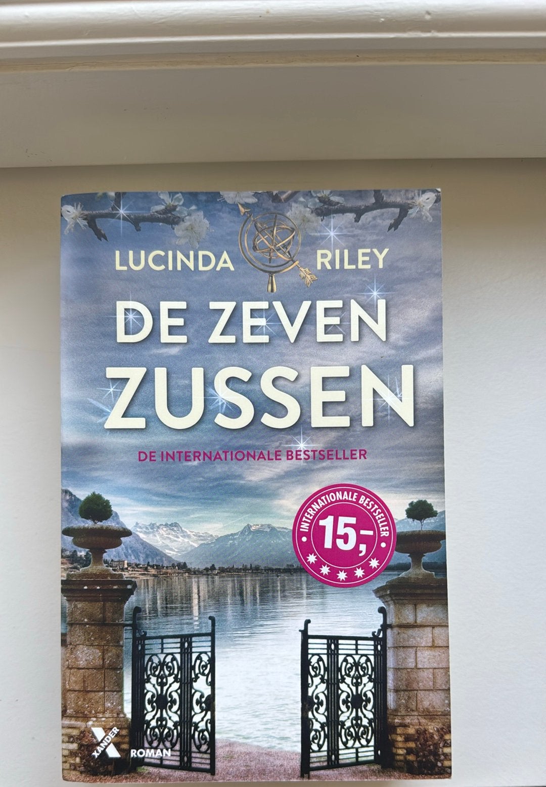 De Zeven Zussen - Lucinda Riley, Ophalen of Verzenden, Zo goed als nieuw, België