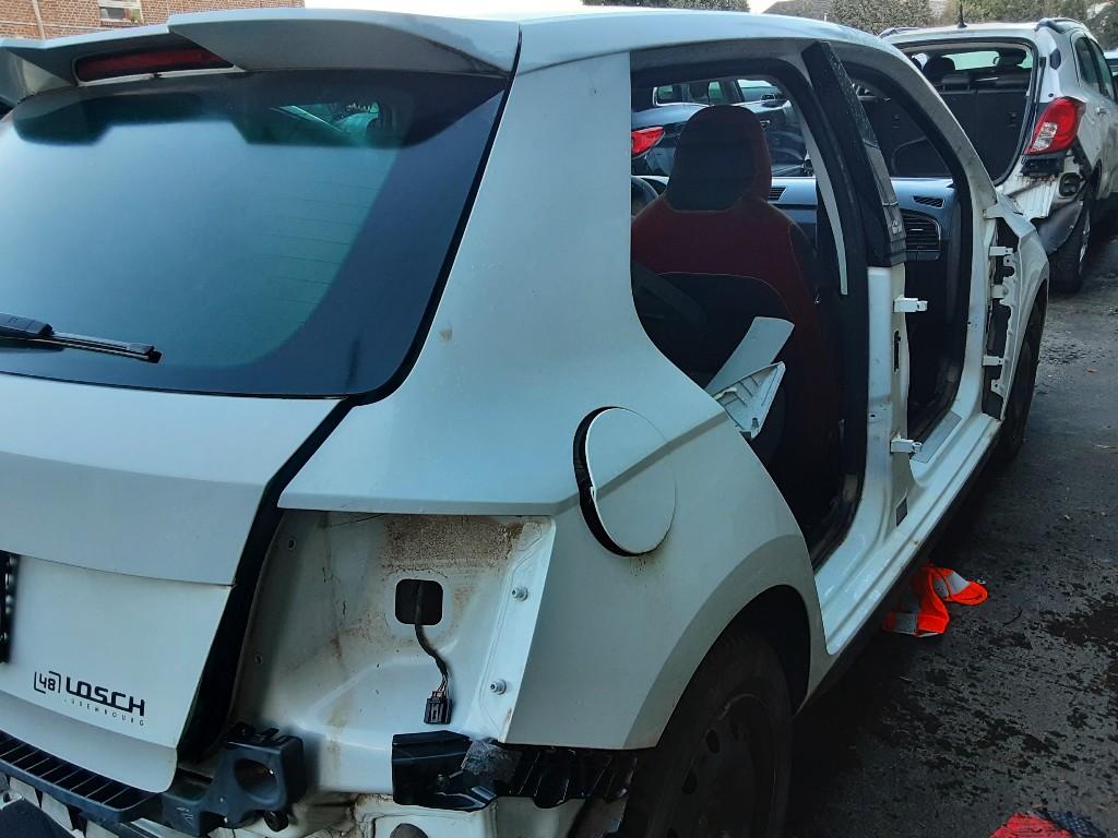 SPATBORD RECHTS ACHTER Skoda Fabia III (NJ3), Gebruikt, Achter, Skoda, Spatbord