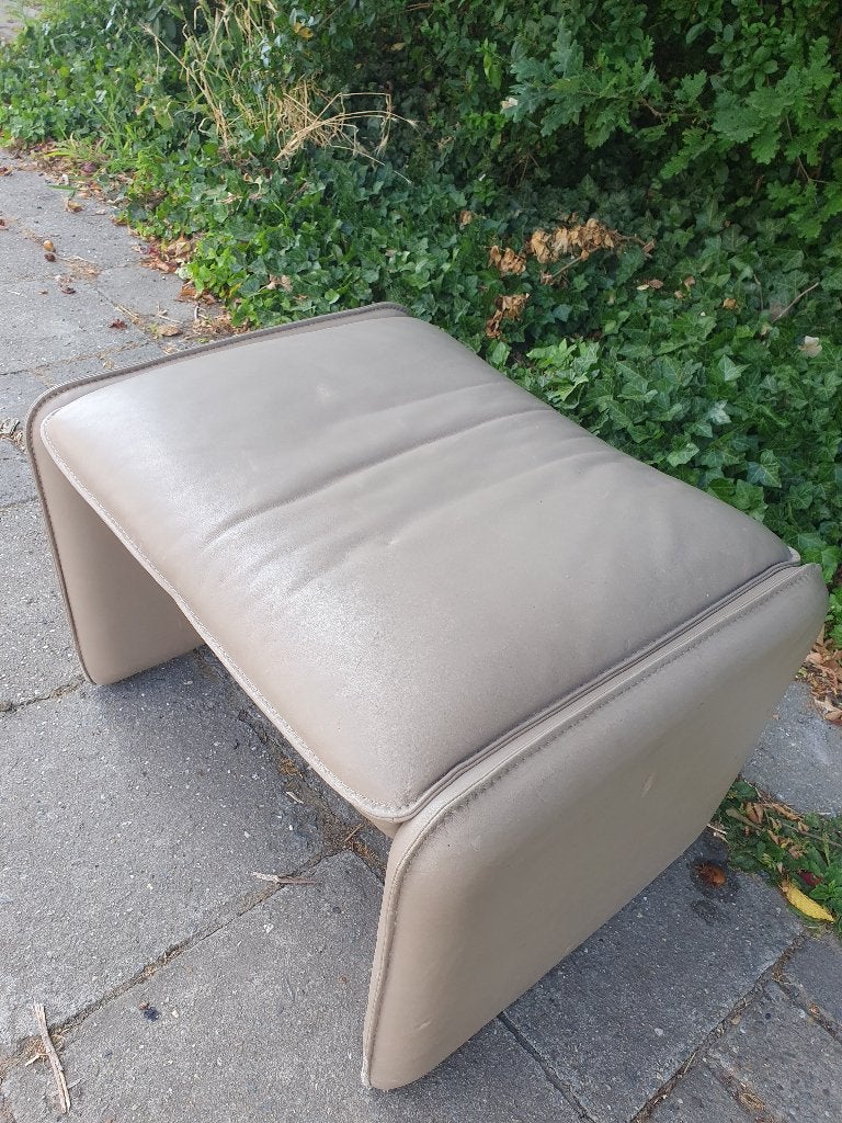 Poef leder Leolux kleur taupe, Ophalen, Gebruikt, Leer