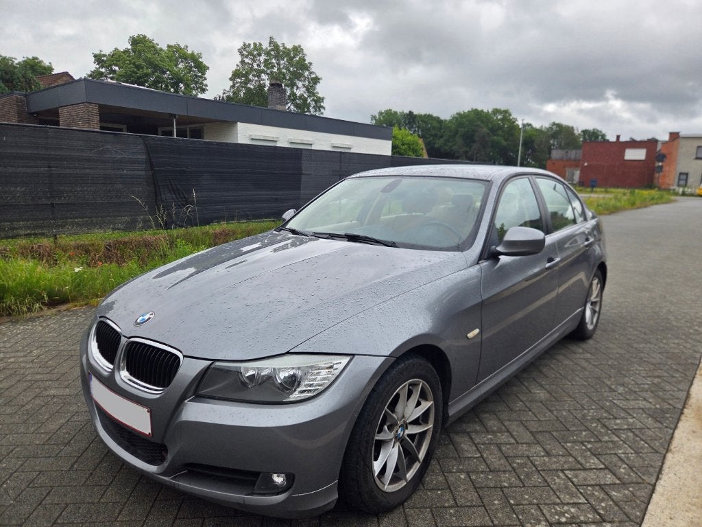 BMW 318 LCI Automatique 150.000 km, Beige, Carnet d'entretien, 5 portes, Particulier