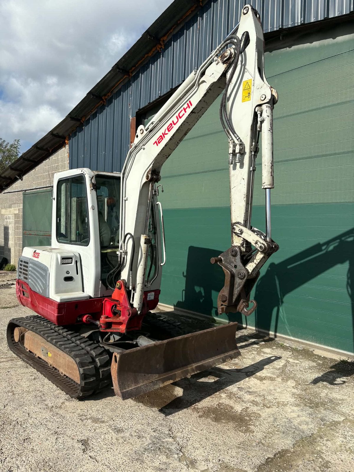 Te koop of te huur Takeuchi tb235 bj2006, Enlèvement
