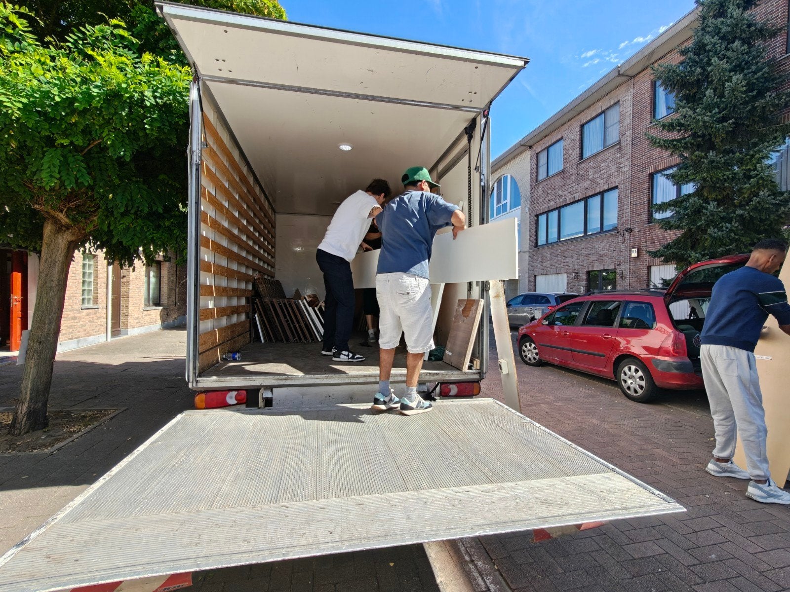 Meubelbak te huur + Laadklep Rijbewijs B verhuiswagen huren, Automaat, Euro 6, Airconditioning, Mercedes-Benz