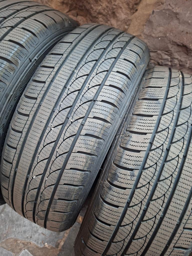 Je vends 4 pneus toutes saisons, Autos : Divers, Autos divers Autre, Enlèvement ou Envoi