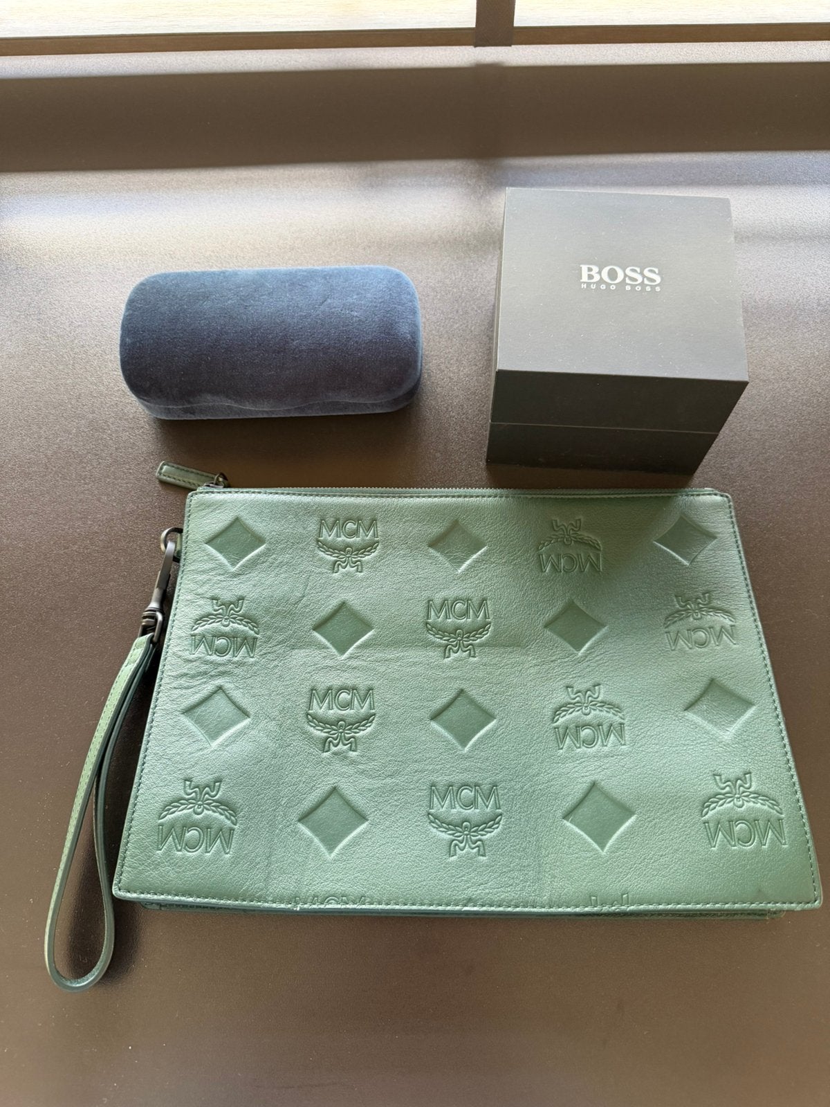 Montre + lunettes de soleil + sac (tous originaux) à vendre., Enlèvement, Comme neuf