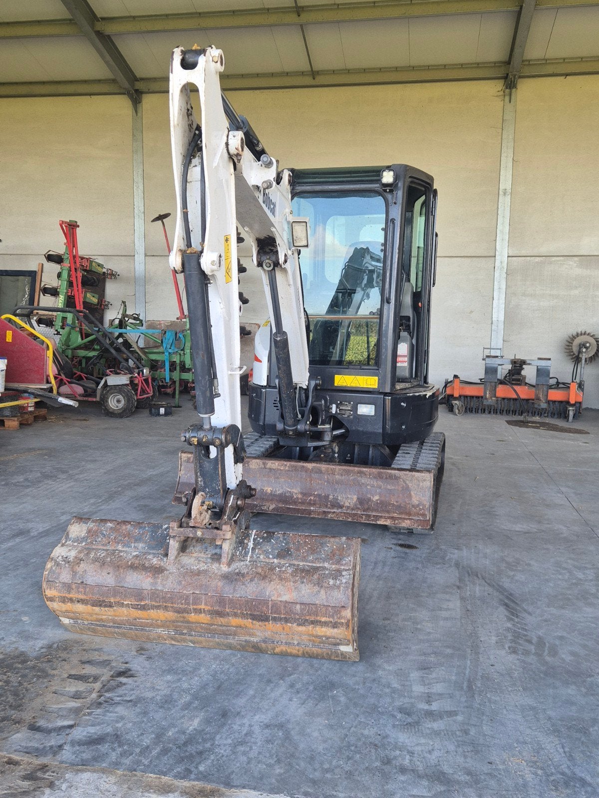 Bobcat e26, Ophalen