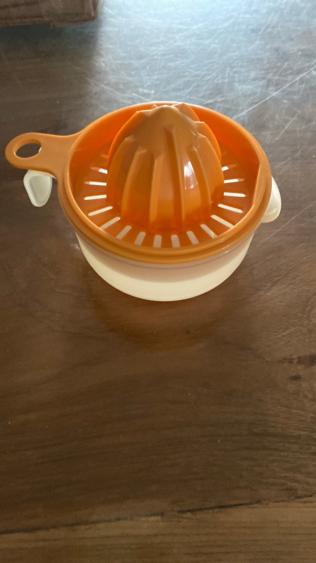 Tupperware kleine citruspers met kommetje, Huis en Inrichting, Keuken | Tupperware, Ophalen, Gebruikt, Oranje