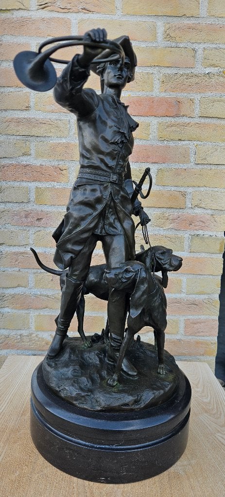 BRONZEN JAGER MET JACHTHONDEN FIJNE BRONS 36 KG!!! KOOPJE, Antiek en Kunst, Ophalen of Verzenden, Brons