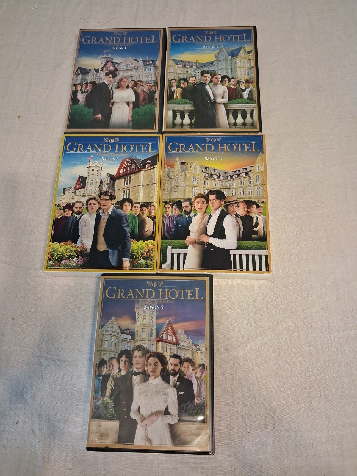 Coffret DVD 5 saisons Grand hôtel, Cd's en Dvd's, Ophalen