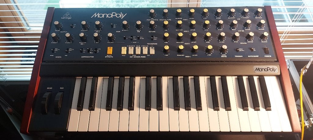Behringer MonoPoly (inclusief decksaver), Musique & Instruments, Synthétiseurs, Comme neuf, Autres nombres, Autres marques, Enlèvement
