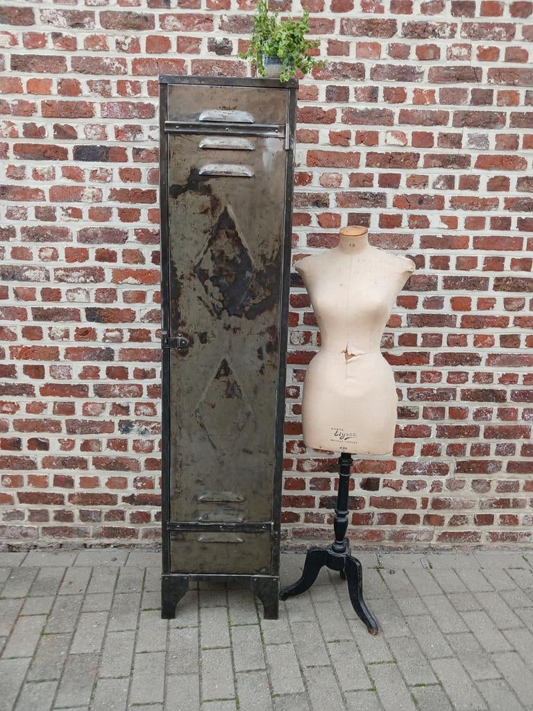 Vintage Franse lockerkast vestiare wieber, Antiek en Kunst, Antiek | Meubels | Kasten, Ophalen