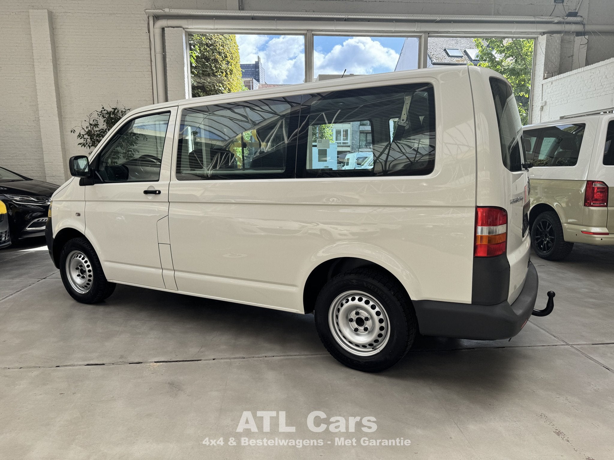 Volkswagen Transporter 8+1 Zitplaatsen | Airco | Ex Overheid, Auto's, Voorwielaandrijving, 4 deurs, Monovolume, Gebruikt