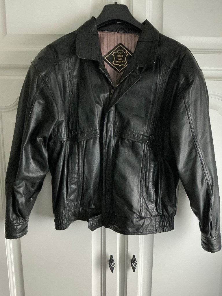 Zwarte lederen herenvest maat 50, Enlèvement ou Envoi, Porté, Taille 48/50 (M), Noir