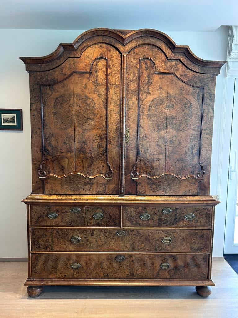 Elegante armoire style hollandais placage de loupe, Ophalen