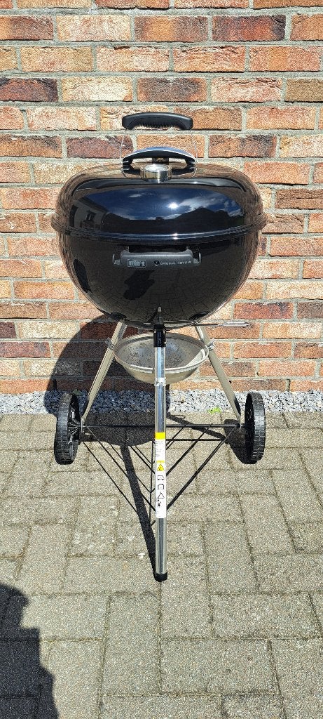 Weber bbq 47cm + premium hoes + startersset, Tuin en Terras, Houtskoolbarbecues, Ophalen, Zo goed als nieuw, Weber, Met accessoires