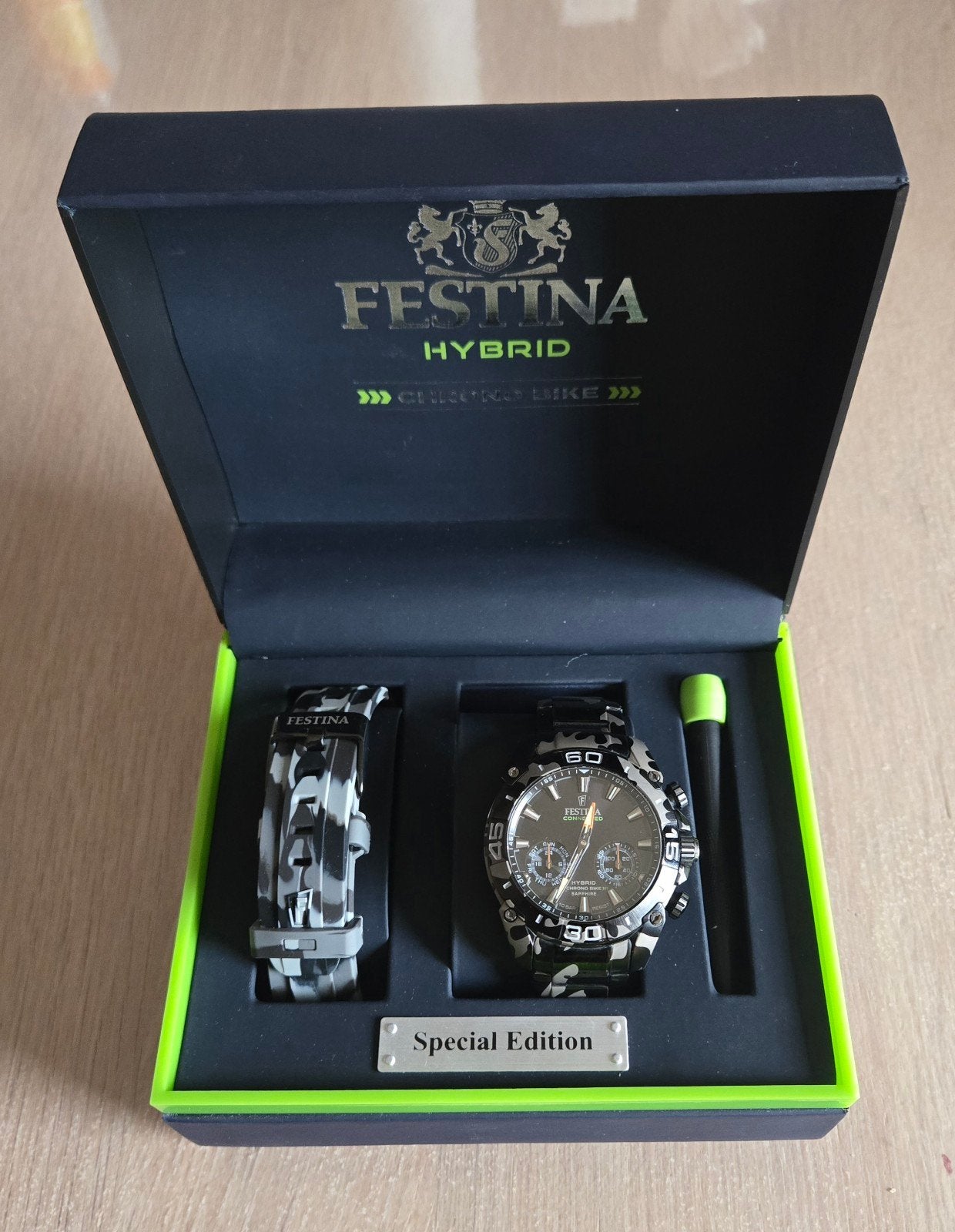 Festina Hybrid Spécial Edition, Enlèvement ou Envoi, Comme neuf, Acier, Acier