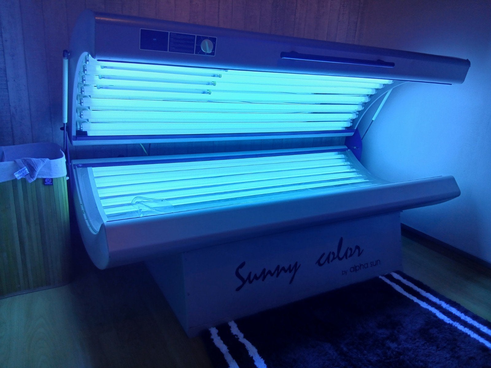 Sunny color, Elektronische apparatuur, Zonnebanken en Gezichtsbruiners, Ophalen, Gebruikt, Zonnebank dubbelzijdig, 10 tot 15 lampen