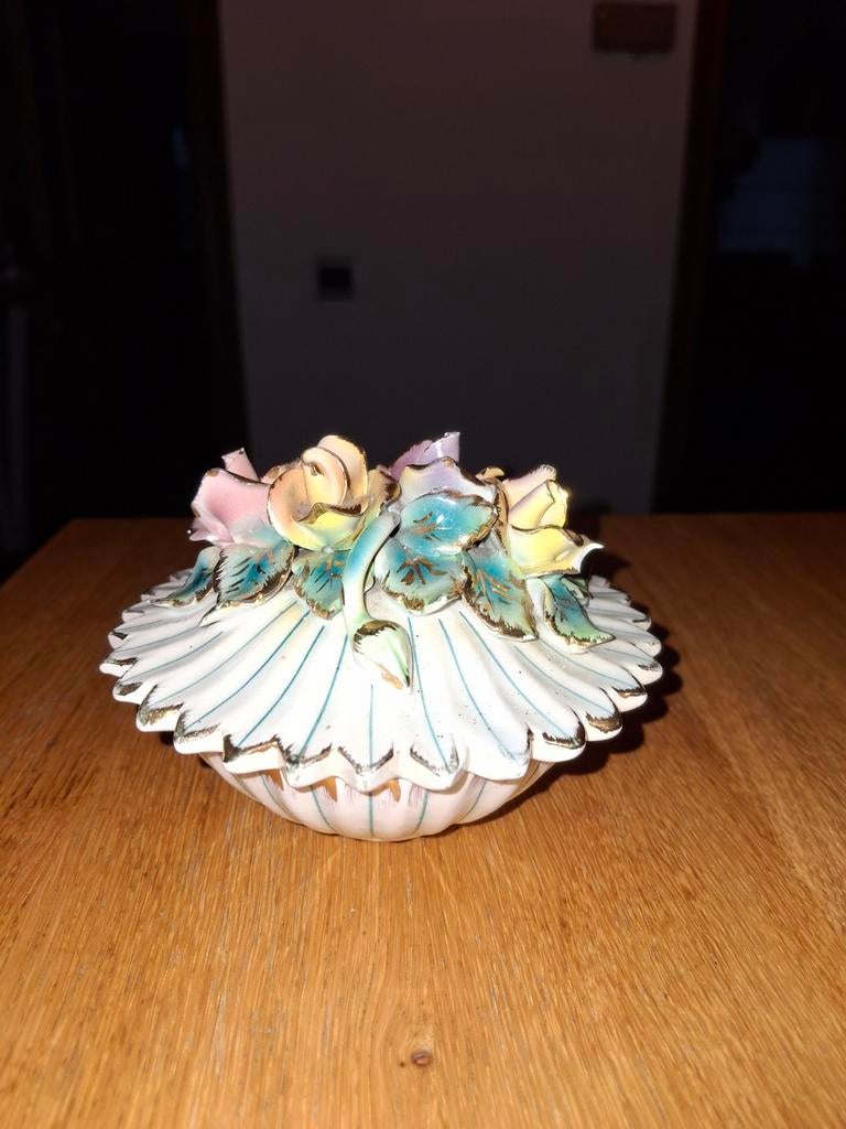 Pot décoratif en porcelaine Capodimonte, Enlèvement