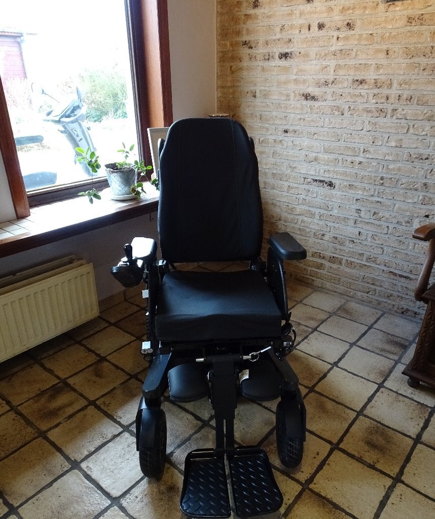 Invacare AVIVA RX40 - Fauteuil roulant électrique, Divers, Chaises roulantes, Enlèvement, Comme neuf, Fauteuil roulant électrique