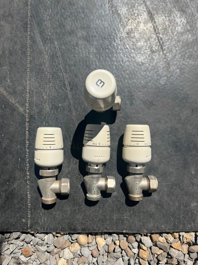 Thermostatische radiator kraan, Doe-het-zelf en Bouw, Sanitair, Ophalen, Zo goed als nieuw, Kraan