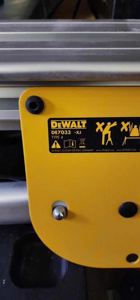 Dewalt nagelzaaghouder met accessoires, Ophalen