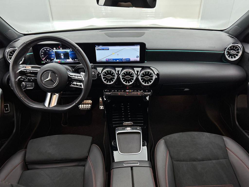 Mercedes-Benz A-Klasse 250 e Hatchback AMG Line | Verwarmde, Auto's, Stof, Gebruikt, Euro 6, 4 cilinders