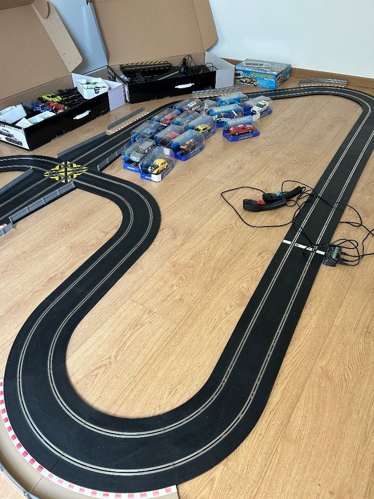 Voitures et circuits Scalextric (occasion), Enfants & Bébés, Autres marques, Électrique, Enlèvement, Circuit