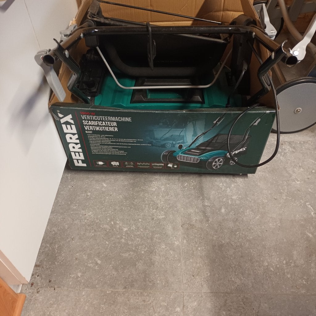 Ferrex elektrische verticuteermachine, Tuin en Terras, Ophalen, Zo goed als nieuw, Elektrisch, Ferrex