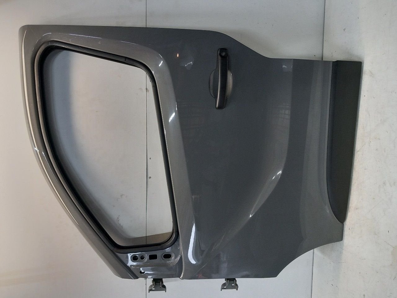 Portier links voor Opel Vivaro, Onderdelen@venauto.nl, Van der Ven Autorecycling B.V., Gebruikt, Ettenseweg 76, 4706 PB Roosendaal, The Netherlands