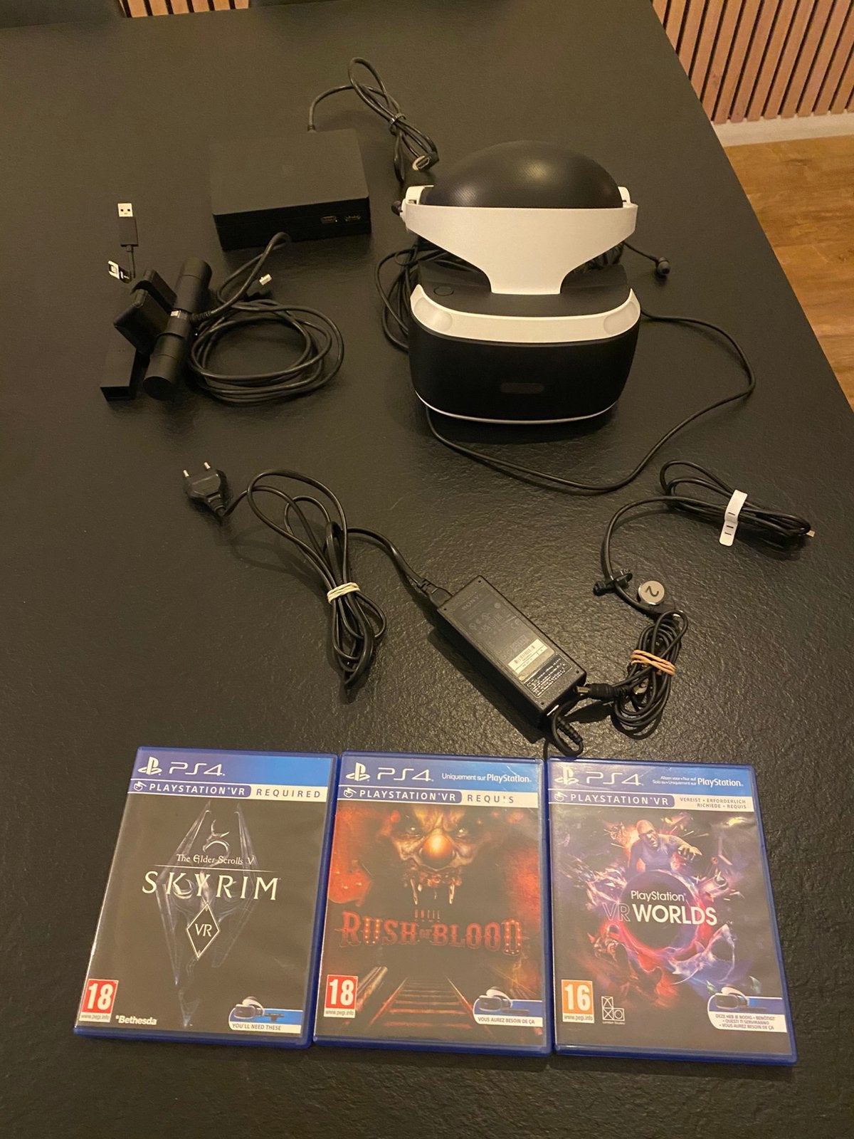 Playstation PSVR1 comprenant un adaptateur PS5 et 3 jeux !, Consoles de jeu & Jeux vidéo, Enlèvement, Comme neuf, Lunettes VR