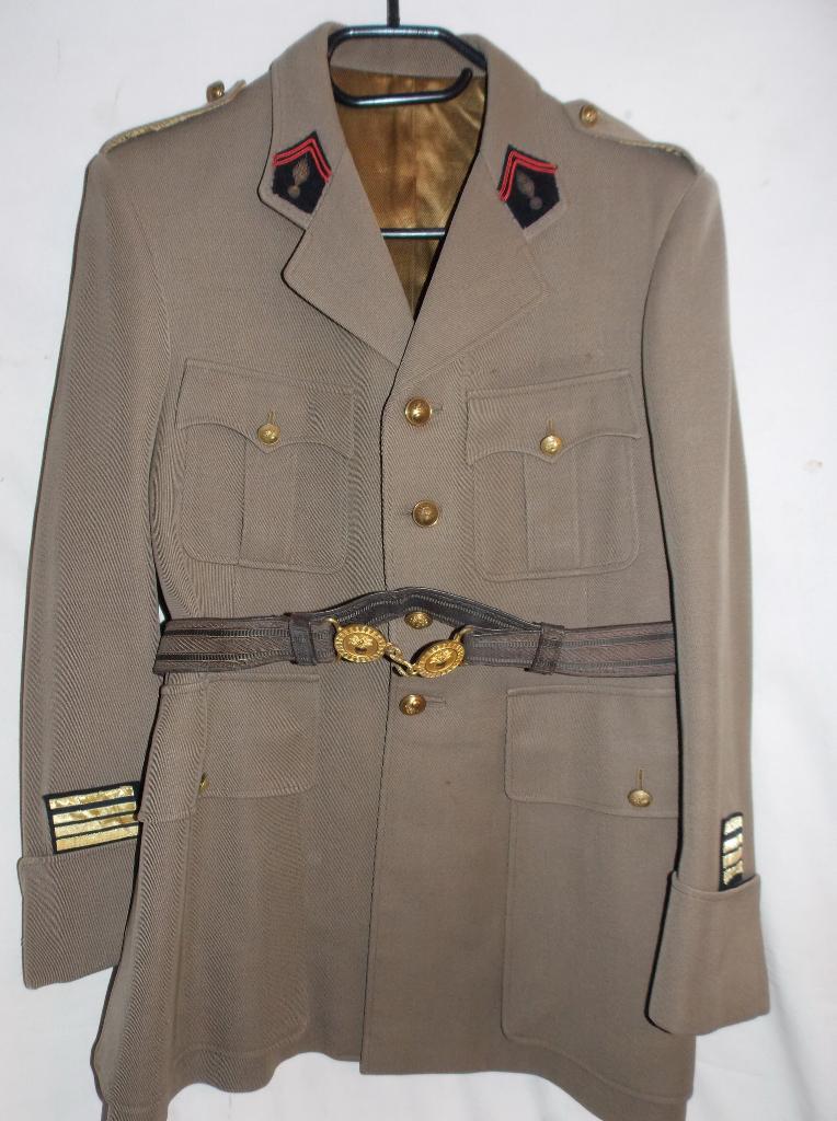 Tunique et képi du commandant d'infanterie français WWII, Collections, Enlèvement ou Envoi, Armée de terre, Vêtements ou Chaussures