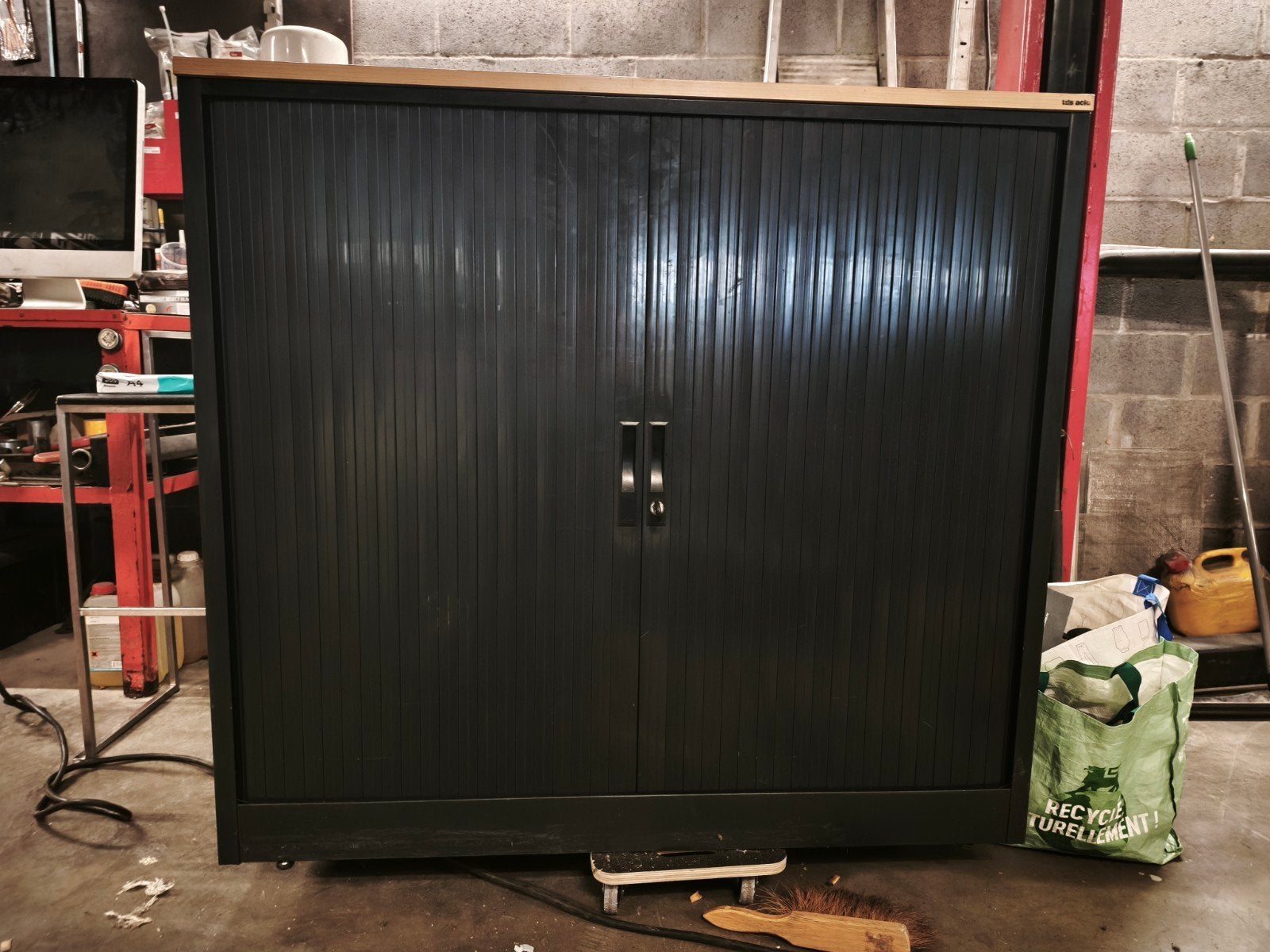 Archiefkast met slot, Ophalen, Met slot