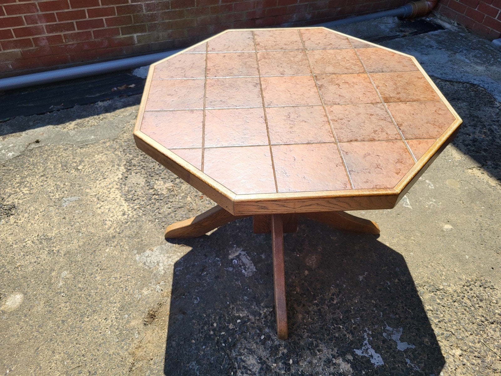 Table hexagonale chêne/ carrelage, Enlèvement